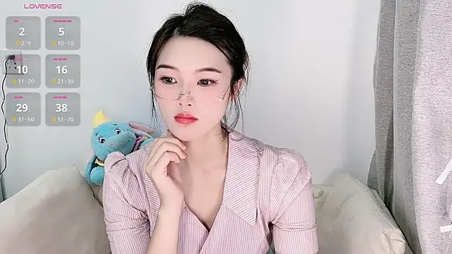 Snapshot of T-TeaR chatting on November 12, 12:15 am T-TeaR online show from November 12, 12:15 am