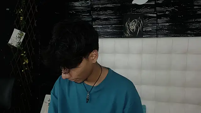 Snapshot of tyler_wolf1_ chatting on October 20, 12:27 pm tyler wolf1 online show from October 20, 12:27 pm