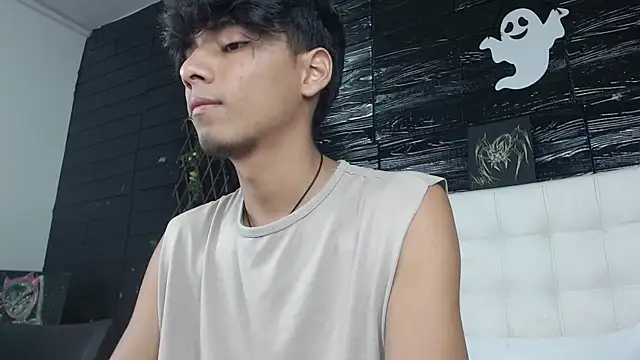 Snapshot of tyler_wolf1_ chatting on October 21, 12:26 pm tyler wolf1 online show from October 21, 12:26 pm