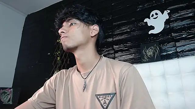 Snapshot of tyler_wolf1_ chatting on October 22, 12:26 pm tyler wolf1 online show from October 22, 12:26 pm