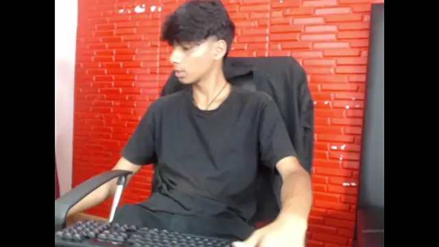 Snapshot of tyler_wolf1_ chatting on October 8, 11:56 am tyler wolf1 online show from October 8, 11:56 am