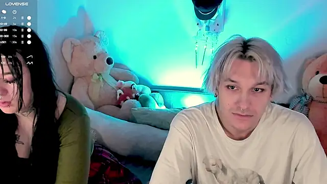 Snapshot of g4tito chatting on October 22, 4:45 am g4tito online show from October 22, 4:45 am