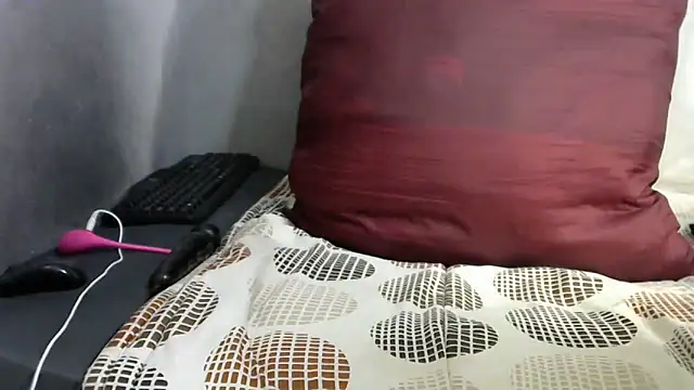 WildnWetMilfX36 online show from March 25, 6:24 am