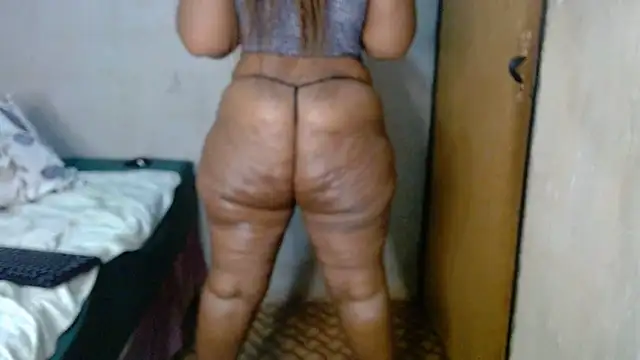 Snapshot of Bigboobsbooty chatting on June 18, 9:20 pm Bigboobsbooty online show from June 18, 9:20 pm