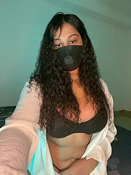 Monica  Bellucci   online show from February 8, 3:43 pm