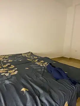 Monica  Bellucci   online show from December 5, 1:21 pm