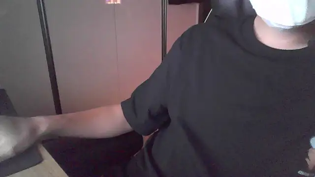 liong02 online show from October 5, 5:25 pm