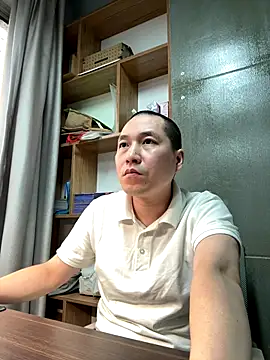 yichengm online show from October 20, 8:04 am