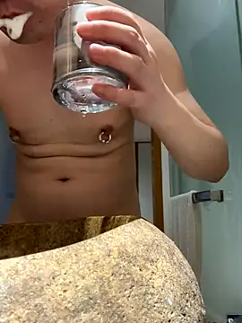 yichengm online show from November 20, 5:24 pm