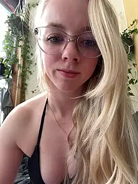 LinaLeana online show from April 1, 11:33 am