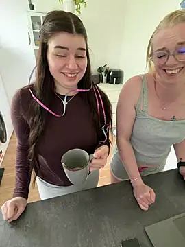 LinaLeana online show from May 17, 2:06 pm
