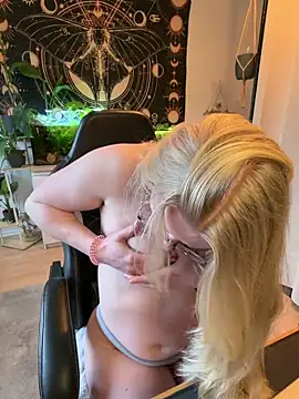 LinaLeana online show from April 20, 1:45 pm