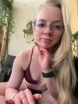 LinaLeana online show from March 30, 2:07 pm