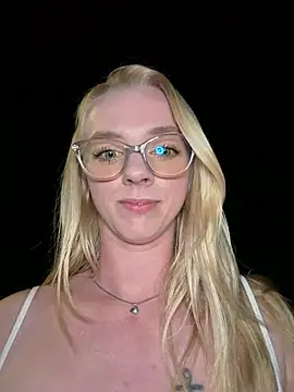 Snapshot of LinaLeana chatting on July 11, 11:05 pm LinaLeana online show from July 11, 11:05 pm