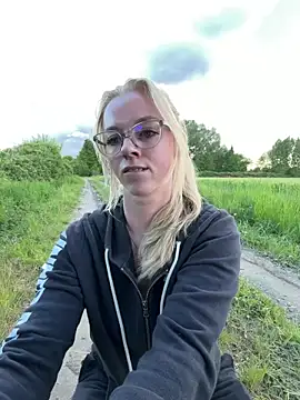 LinaLeana online show from May 14, 5:10 pm