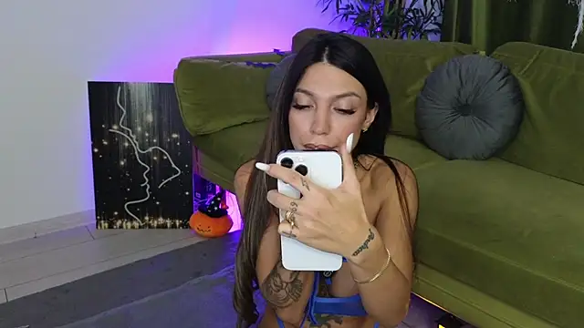 Snapshot of Ashley_luxx chatting on October 27, 5:52 am Ashley luxx online show from October 27, 5:52 am