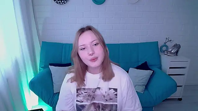 Snapshot of AuroraMour chatting on October 7, 11:00 am AuroraMour online show from October 7, 11:00 am
