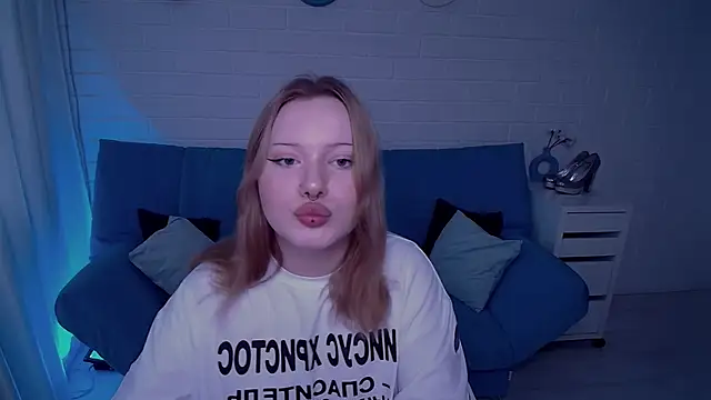 Snapshot of AuroraMour chatting on October 10, 1:12 pm AuroraMour online show from October 10, 1:12 pm