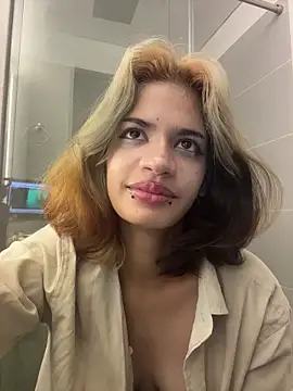 Snapshot of sukulaurens chatting on November 12, 4:11 pm sukulaurens online show from November 12, 4:11 pm