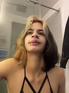 Snapshot of sukulaurens chatting on November 21, 4:00 am sukulaurens online show from November 21, 4:00 am