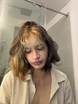 Snapshot of sukulaurens chatting on November 9, 1:53 am sukulaurens online show from November 9, 1:53 am