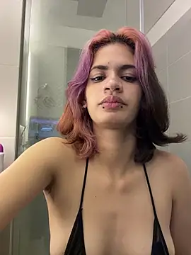 Snapshot of sukulaurens chatting on December 4, 3:38 am sukulaurens online show from December 4, 3:38 am