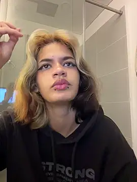 Snapshot of sukulaurens chatting on November 18, 6:33 pm sukulaurens online show from November 18, 6:33 pm