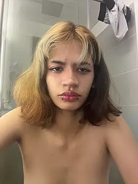 Snapshot of sukulaurens chatting on November 22, 11:03 pm sukulaurens online show from November 22, 11:03 pm