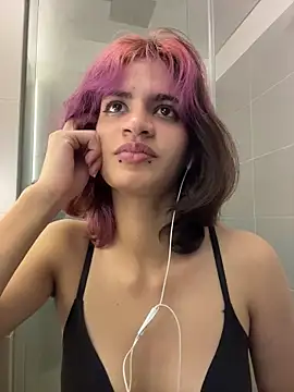 Snapshot of sukulaurens chatting on December 2, 5:31 am sukulaurens online show from December 2, 5:31 am