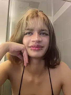 Snapshot of sukulaurens chatting on November 12, 1:54 am sukulaurens online show from November 12, 1:54 am