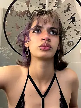 Snapshot of sukulaurens chatting on October 19, 4:48 am sukulaurens online show from October 19, 4:48 am