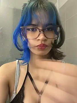 sukulaurens online show from April 15, 6:45 pm