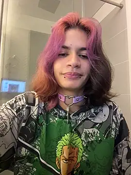 Snapshot of sukulaurens chatting on November 30, 3:18 am sukulaurens online show from November 30, 3:18 am