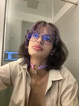 Snapshot of sukulaurens chatting on October 6, 3:02 pm sukulaurens online show from October 6, 3:02 pm