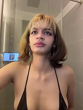 Snapshot of sukulaurens chatting on November 16, 3:55 am sukulaurens online show from November 16, 3:55 am