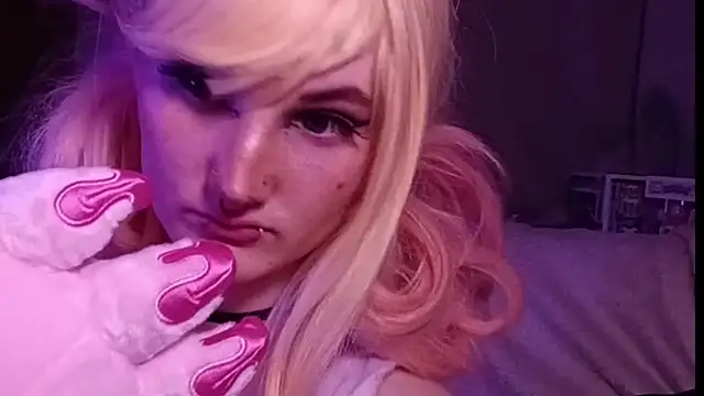 venusflytrapped online show from November 9, 11:53 pm