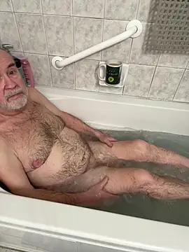 Jcaspen online show from April 14, 1:38 pm