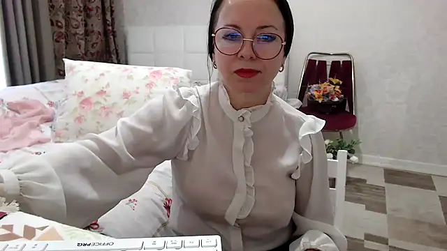 Snapshot of Arisa5000 chatting on December 16, 6:50 am Arisa5000 online show from December 16, 6:50 am