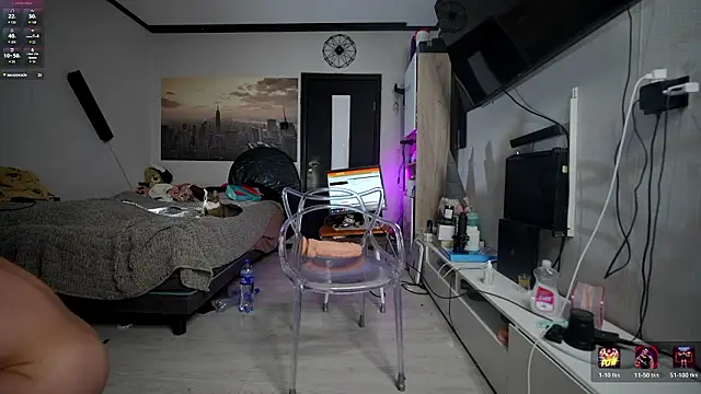 Snapshot of 69littlebig69 chatting on February 24, 1:45 pm 69littlebig69 online show from February 24, 1:45 pm