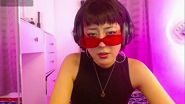 Snapshot of zora_blue777 chatting on October 12, 3:41 am zora blue777 online show from October 12, 3:41 am