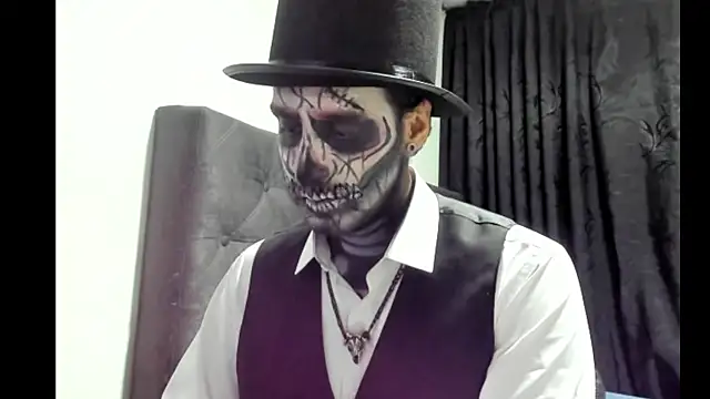 Snapshot of coolfriki chatting on November 2, 3:44 am coolfriki online show from November 2, 3:44 am