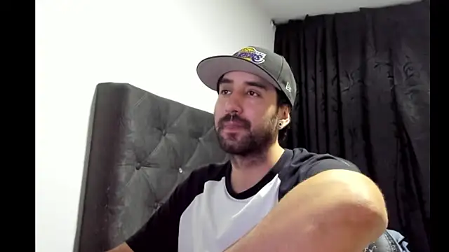 Snapshot of coolfriki chatting on October 29, 5:39 am coolfriki online show from October 29, 5:39 am