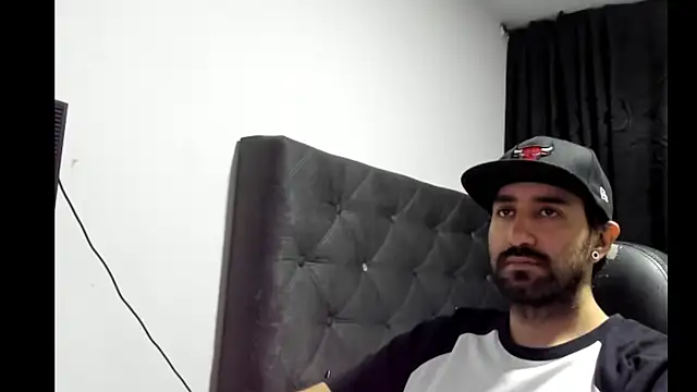 Snapshot of coolfriki chatting on November 8, 5:00 am coolfriki online show from November 8, 5:00 am