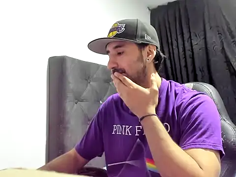 Snapshot of coolfriki chatting on October 26, 3:07 am coolfriki online show from October 26, 3:07 am