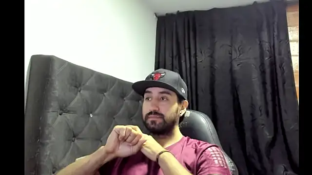 Snapshot of coolfriki chatting on November 15, 3:54 am coolfriki online show from November 15, 3:54 am