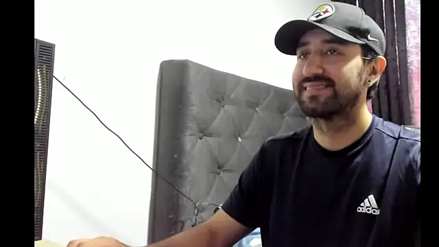 Snapshot of coolfriki chatting on November 1, 2:55 pm coolfriki online show from November 1, 2:55 pm