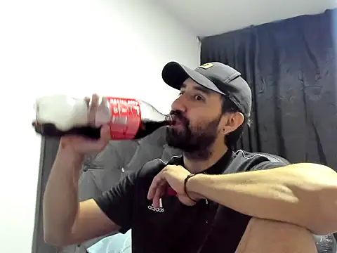 Snapshot of coolfriki chatting on October 21, 6:02 am coolfriki online show from October 21, 6:02 am