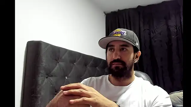 Snapshot of coolfriki chatting on November 20, 2:45 am coolfriki online show from November 20, 2:45 am