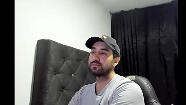 Snapshot of coolfriki chatting on November 29, 4:01 am coolfriki online show from November 29, 4:01 am