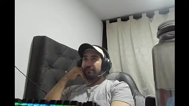 coolfriki online show from April 9, 1:51 am